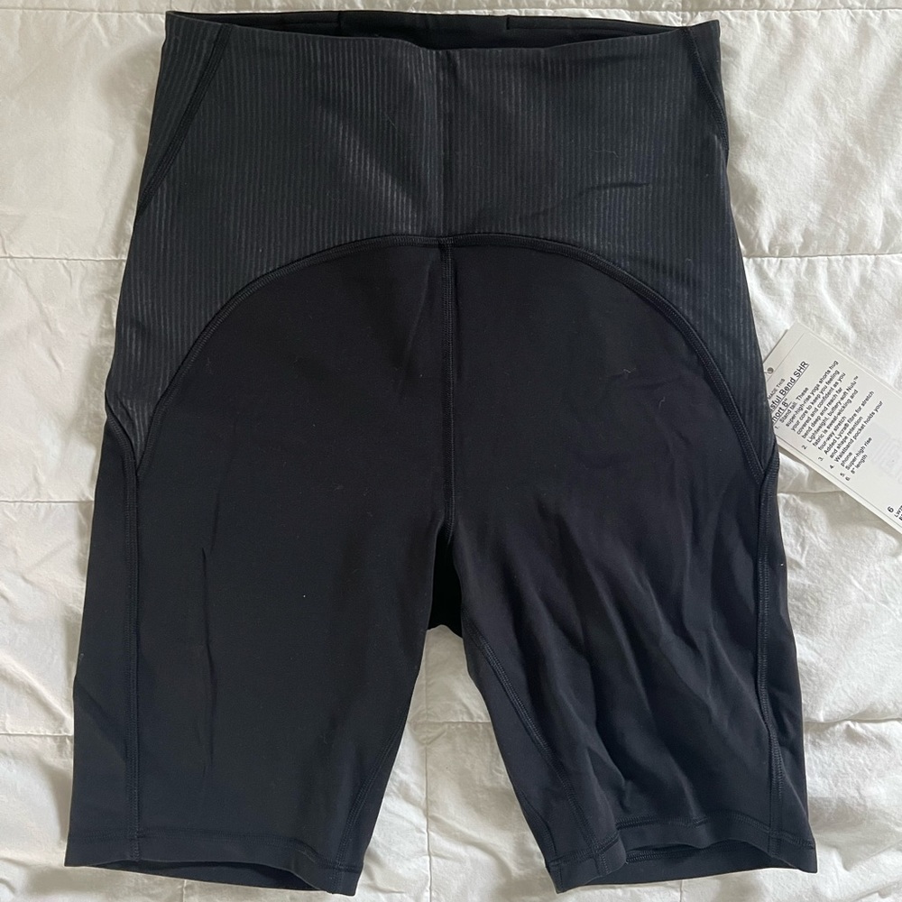 NWT Lululemon blissful bend SHR Short 8” Size 6